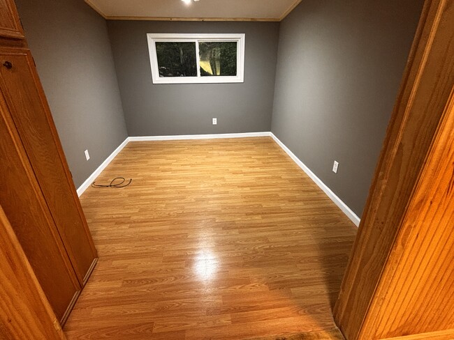 Building Photo - 136 Brown Farms Dr