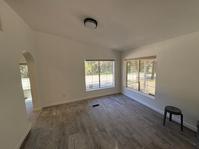 Building Photo - 399 Senger Rd