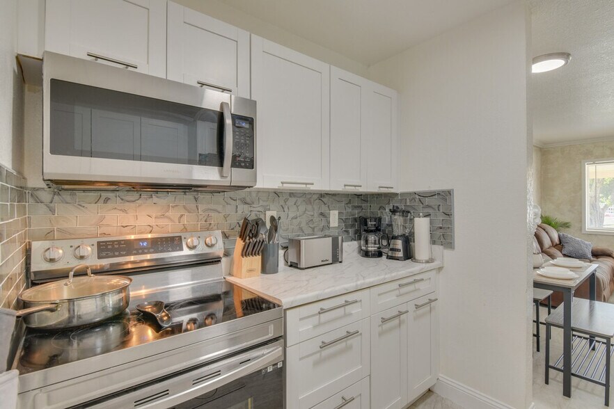 Building Photo - 16201 NW 39th Ct