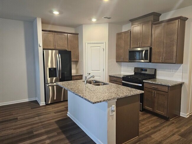 Building Photo - Beautiful Townhome for Lease in Lawrenceville