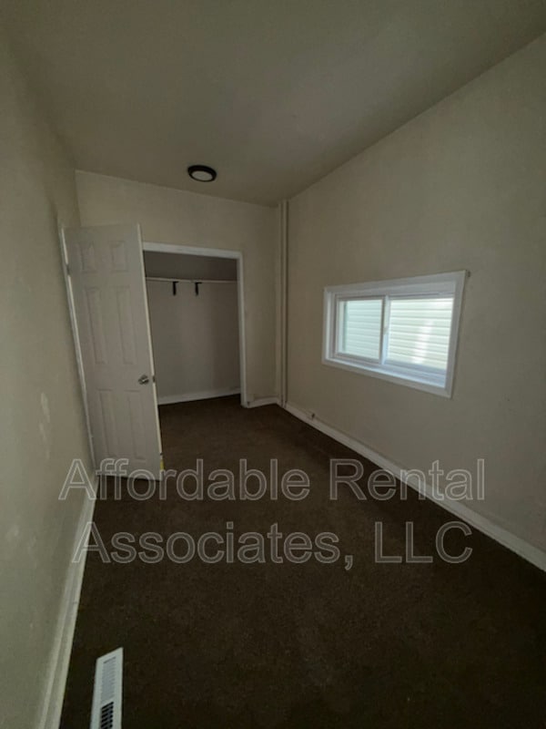 Building Photo - 505 W Maple St