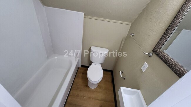 Building Photo - 2024-4624MF