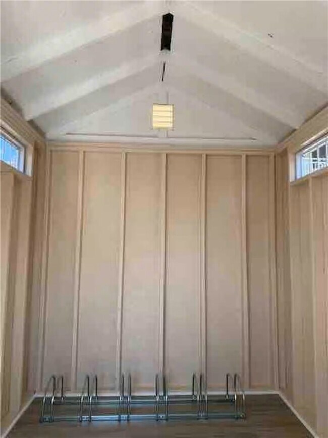 Building Photo - 212 SE A St