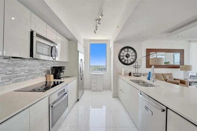 Building Photo - 2600 E Hallandale Beach Blvd