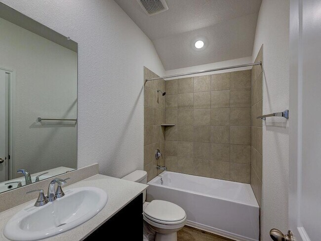 Building Photo - 112 Holmby Dr