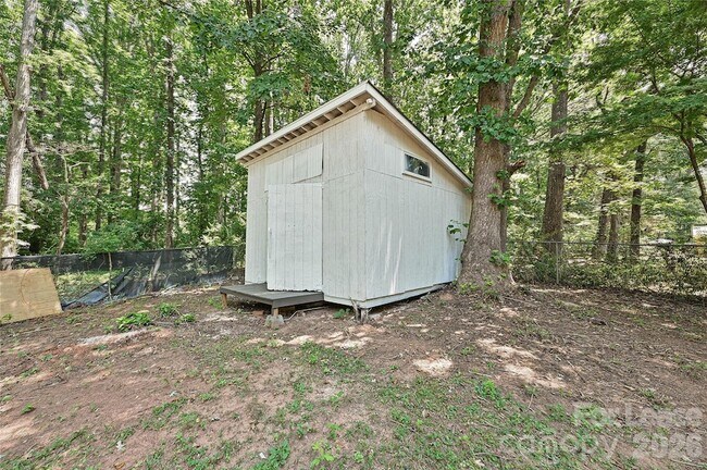 Building Photo - 5121 Farm Pond Ln
