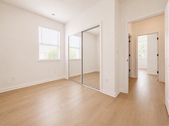 Building Photo - 117 Camden Cay Dr