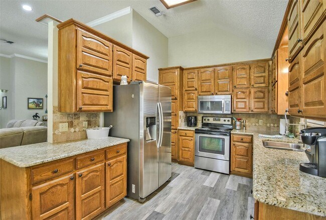 Building Photo - Move in special $500.00 off 1st full rent!...