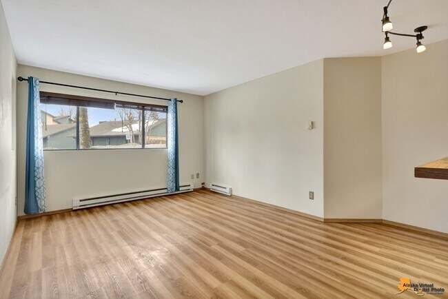 Building Photo - 2201 Romig Pl