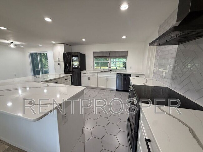 Building Photo - 1130 W Lake Brantley Rd