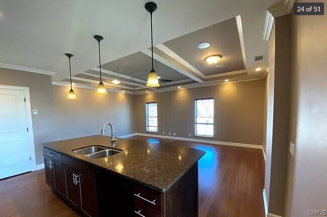 Building Photo - 517 Riverside Dr