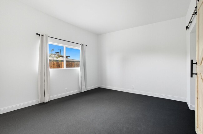 Building Photo - Fully Remodeled 2BR with Modern Upgrades &...