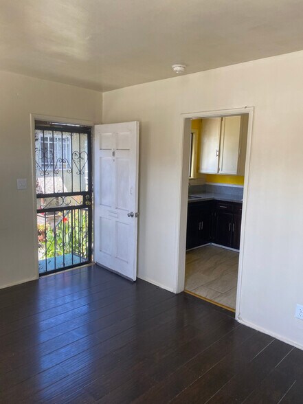 Building Photo - 4364 Ascot Ave