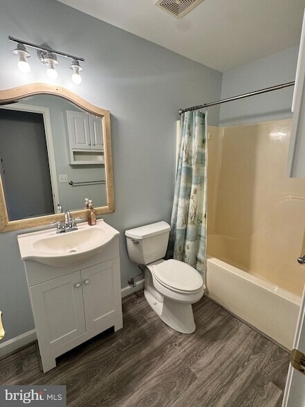 Building Photo - 8013 Bridgepointe Dr