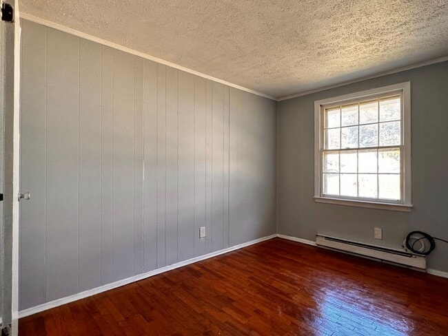 Building Photo - 1506 6th St SE