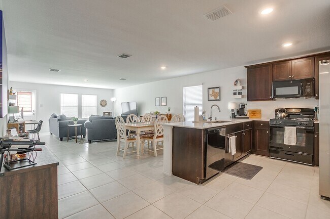 Building Photo - 6329 Becker Ave