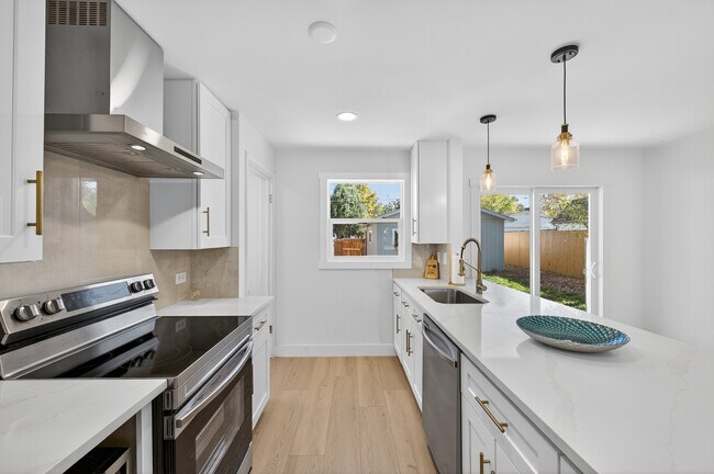 Building Photo - 1856 S Steele St