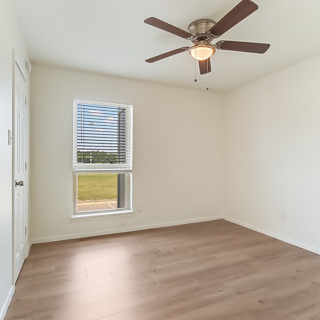 Building Photo - 408 Noble Ave