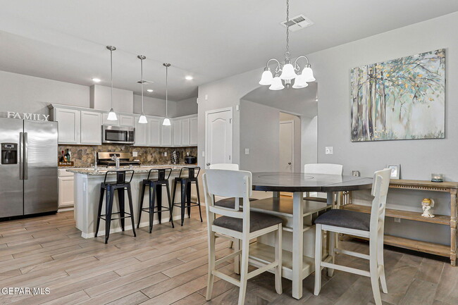 Building Photo - 3945 Desert Dunes Dr