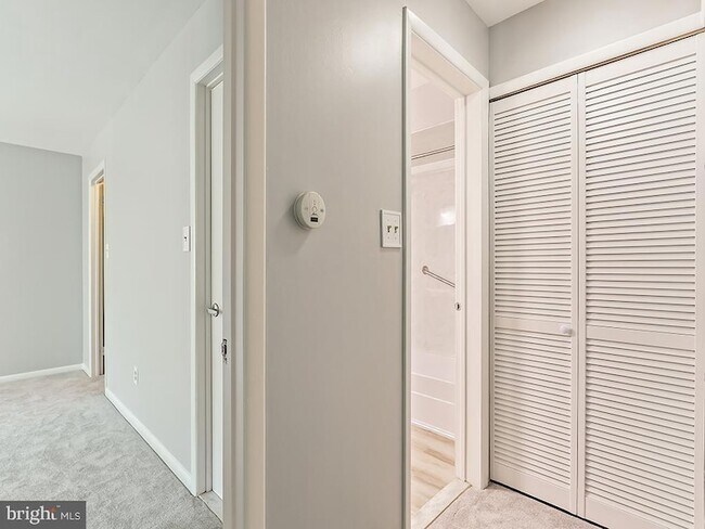Building Photo - 303 Trinity Ct