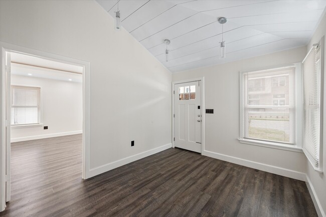 Building Photo - 233 Athenia Dr