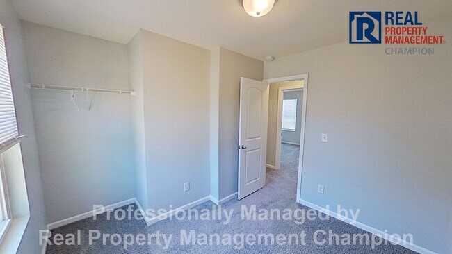 Building Photo - Adorable 3 BD 1.5 BA Home on Corner Lot with Fenced Back Yard