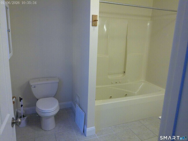 Building Photo - 48 E Kings Hwy