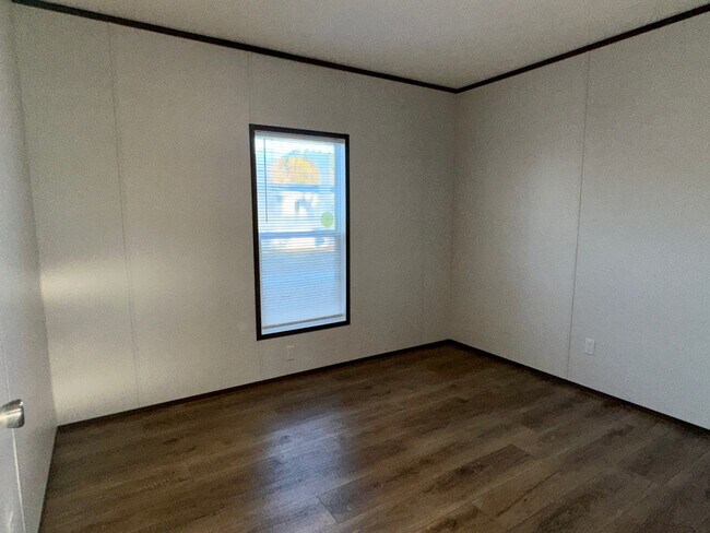 Building Photo - 414 Chloe Cir