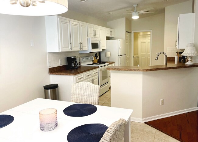 Building Photo - 1012 Laurel Ave