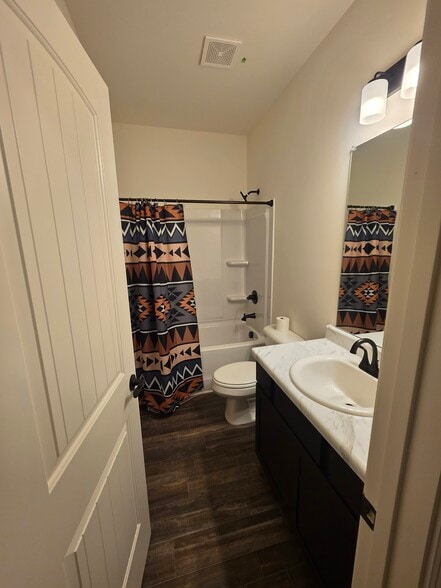2ND BATHROOM - 123 Duncan Farm Dr NW