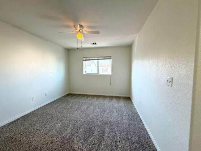Building Photo - Spacious 2-story home located in a convenient Las Vegas gate community