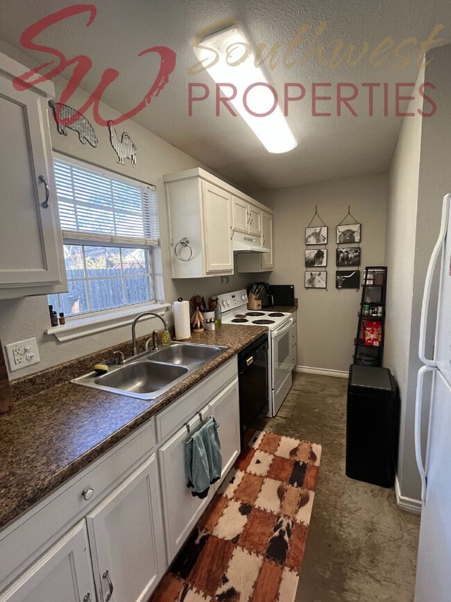 Building Photo - 2 Bedroom, 2 Bathroom Home – Low Maintenance & Convenient Living