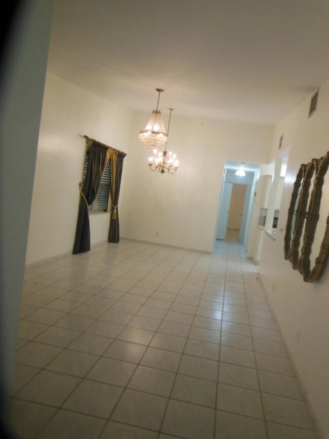 Building Photo - 5475 Glenda St