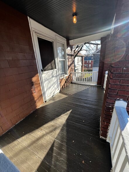 Balcony - 4414 Ivanhoe Ave