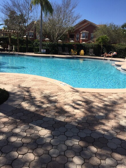 Building Photo - 8807 Villa View Cir