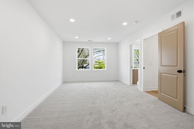 Building Photo - 20 Redbrook Ln