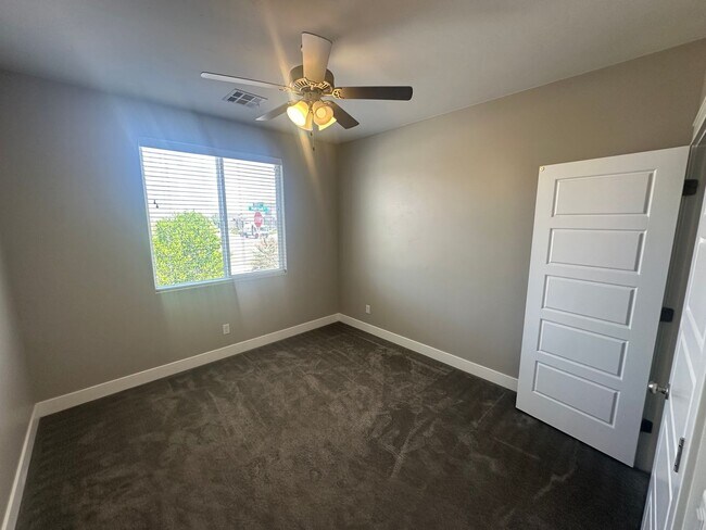 Building Photo - Custom 4 bedroom Single Story. Crimson Cli...