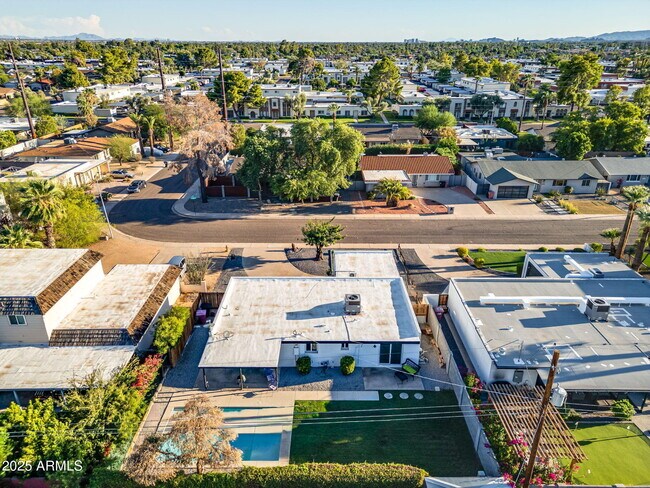 Building Photo - 8326 E Crestwood Way