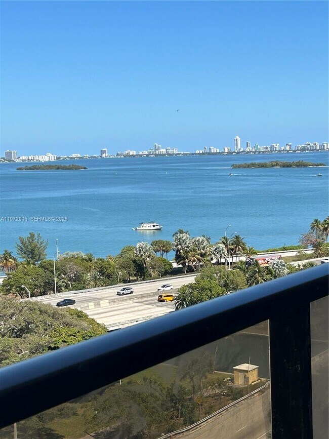 Building Photo - 600 NE 36th St