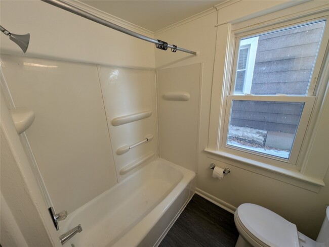 Building Photo - 502 E 2nd St