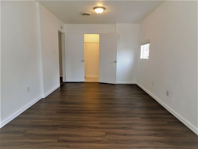 Building Photo - 1100 Estes Dr