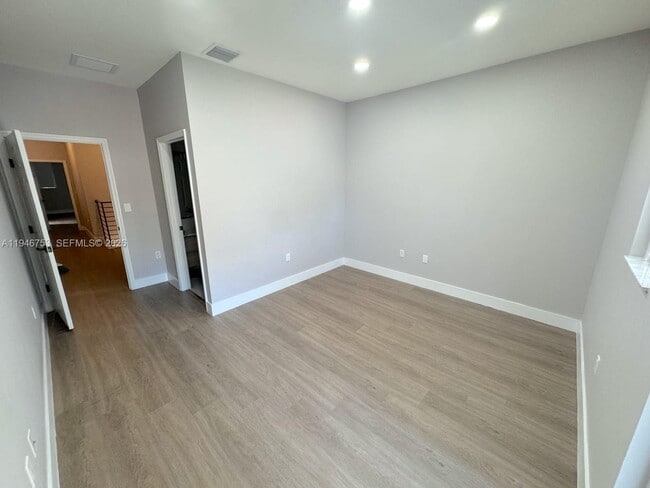 Building Photo - 11400 NW 75th Terrace