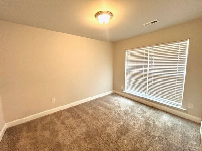 Building Photo - Beautiful 4 Bedroom 2 Bath Home! COMING SOON!