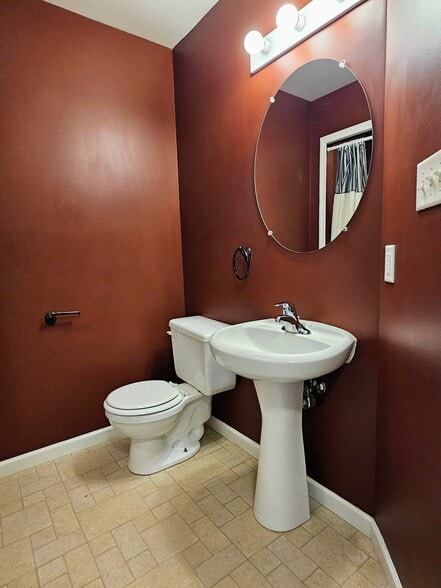 Building Photo - 562 Wood Duck Dr