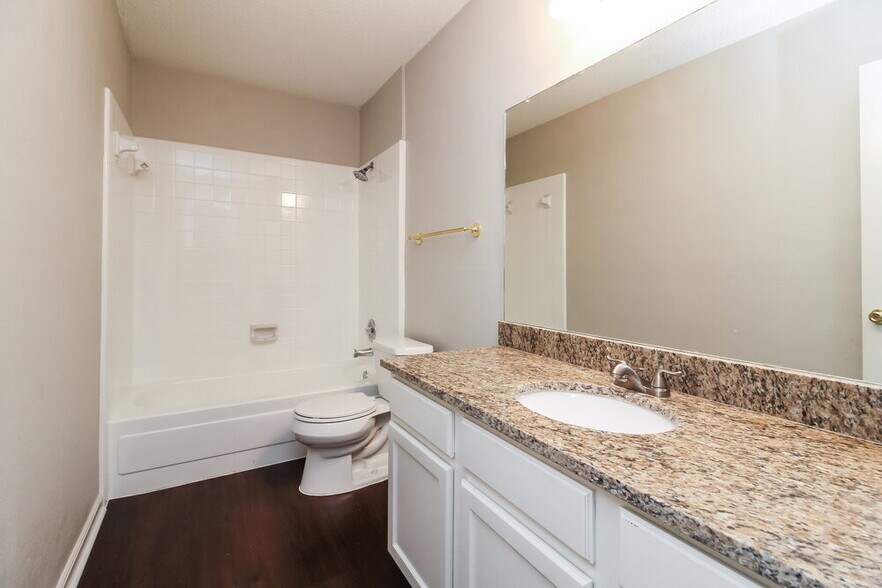 Building Photo - 2506 Arapaho Dr