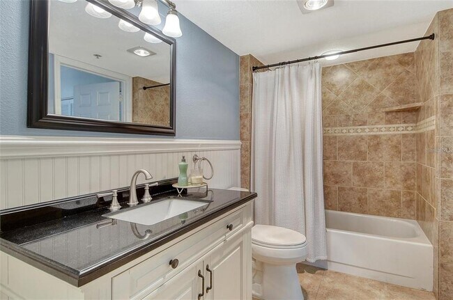 Building Photo - 1065 Gulf of Mexico Dr