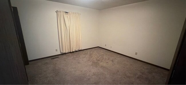 Building Photo - 524 Breezy Point Dr