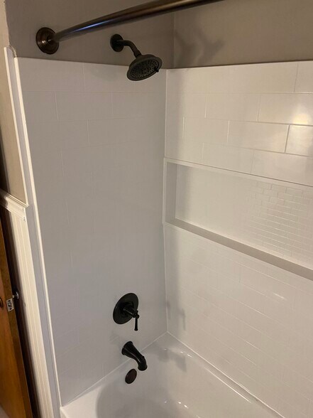 Brand New Bathroom Shower / Tub Combo with new fixtures. - 704 E Pike St