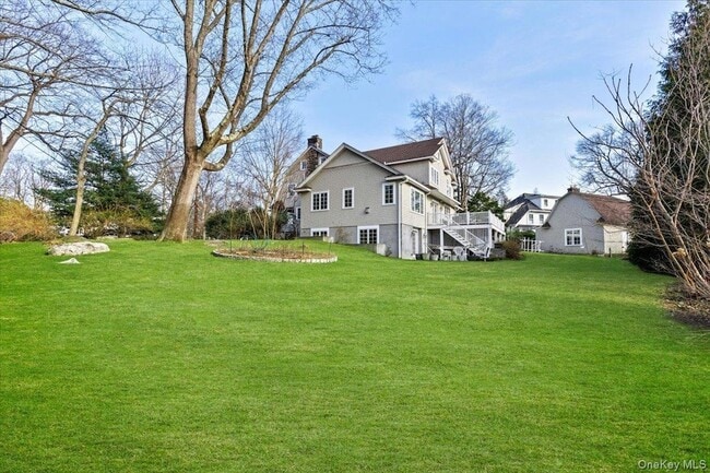 Building Photo - 47 Greenacres Ave