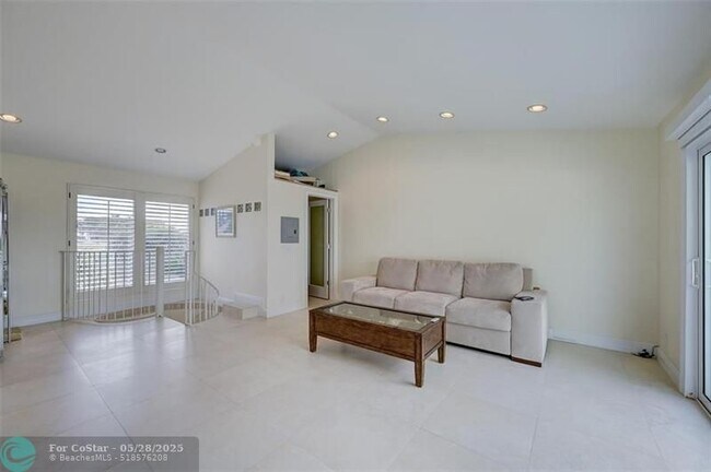 Building Photo - 1800 N Ocean Dr